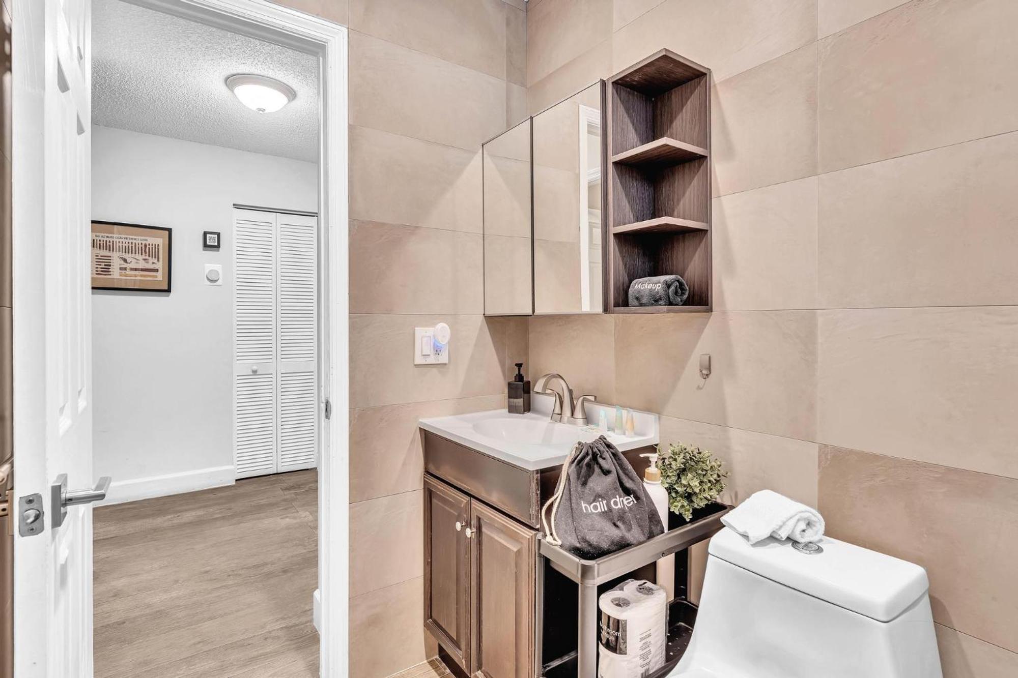 Estelo'S Place - Modern Townhouse With King Bed, Only 5 Min From The Airport! Miami Exterior photo